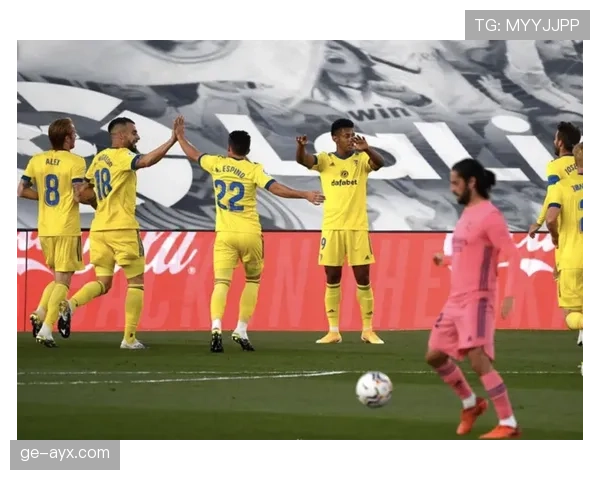 伊萨克森闪耀本菲卡，强势表现助推球队联赛竞争力稳步攀升