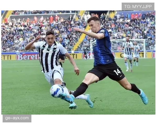 乌迪内斯边路进攻