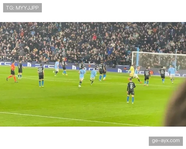 高位压迫反成软肋？曼城防线一打就穿，问题藏不住了